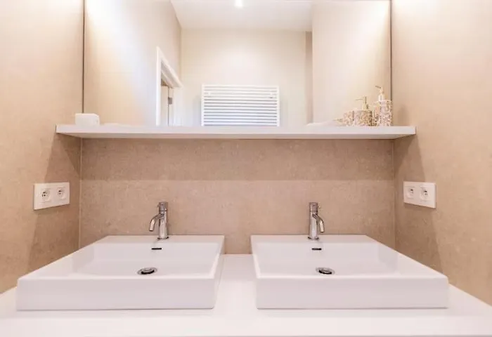 Blossom & Bloom - 3Br House With Garden Near Centre
